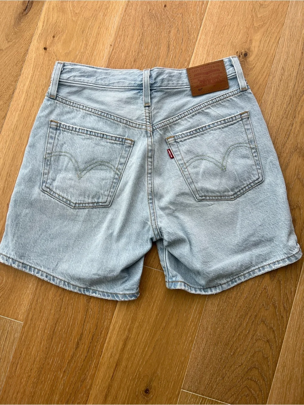 Levi’s 501 Long Lightweight Light Wash Denim Women's Shorts size 26